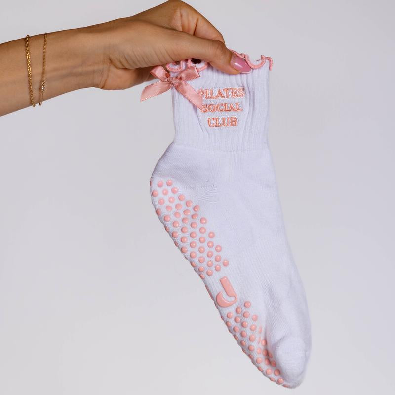 Pilo Pilates Grip Sock - Pilates Social Club Design for Stay-Put Power - Breathable & Sweat-Friendly Fabric - One Size Fits Most - Ideal for Studio Sessions
